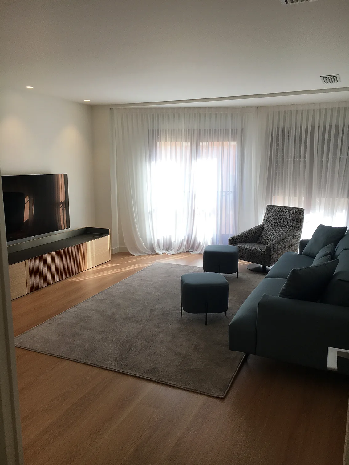 Sobre Nosotros,Nosotros,40 Años,Comunicación Personalizada,Post-Venta,Servicios Integrales,Calidad